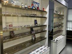 -视野联行眼镜•蔡司•依视路(温江店)