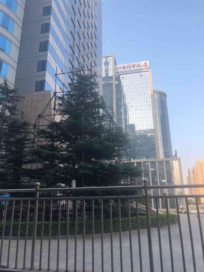 山西信合大厦-停车场-"周边夜景越来越漂亮了实景更好看[鼓掌].