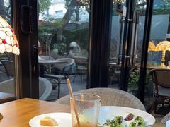 靠窗位-Golden Lily河内巴黎法越料理餐厅(建国西路店)