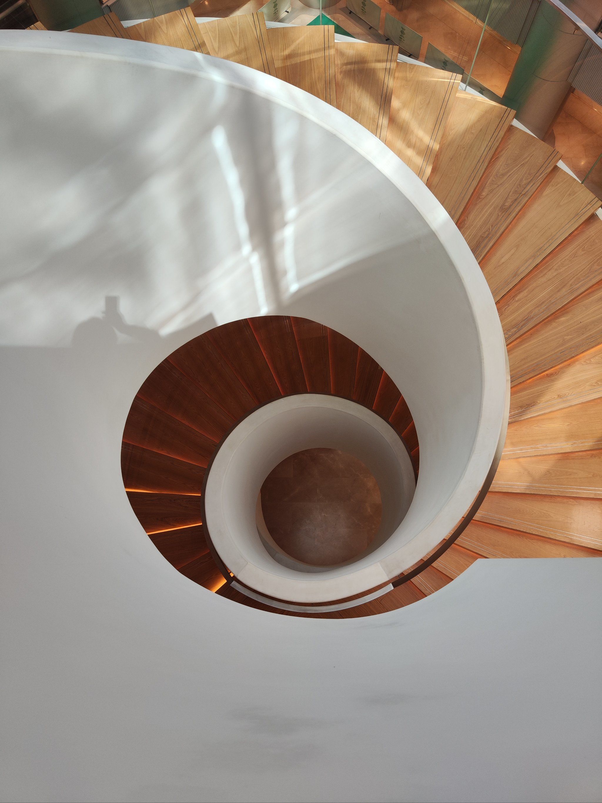 超出片的旋转楼梯