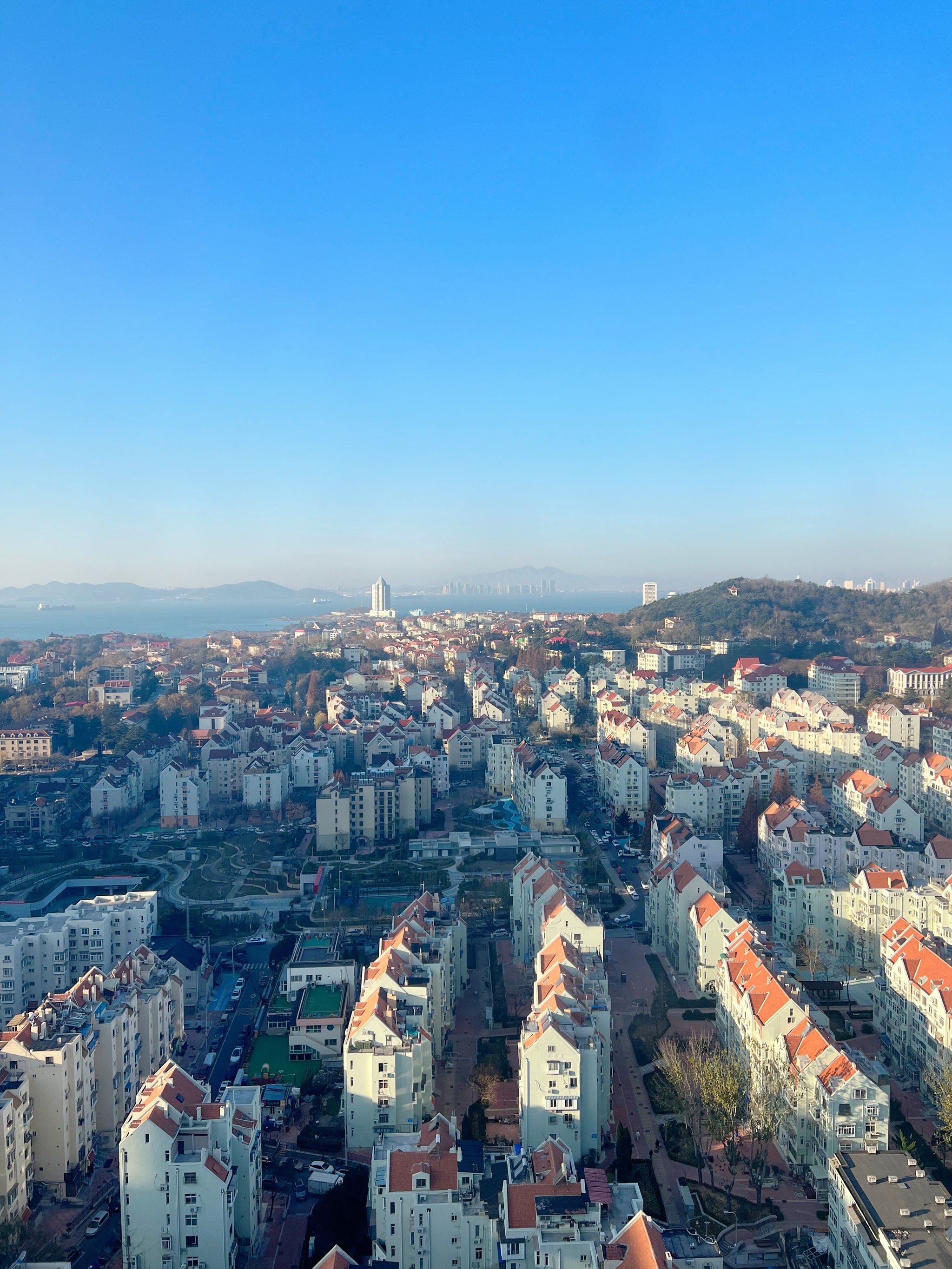 青岛|早晨阳光洒满湛山街头巷尾 宁静祥和