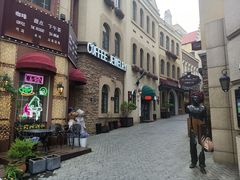 -鲁邦国际风情街(麦世达韩国精品百货店)