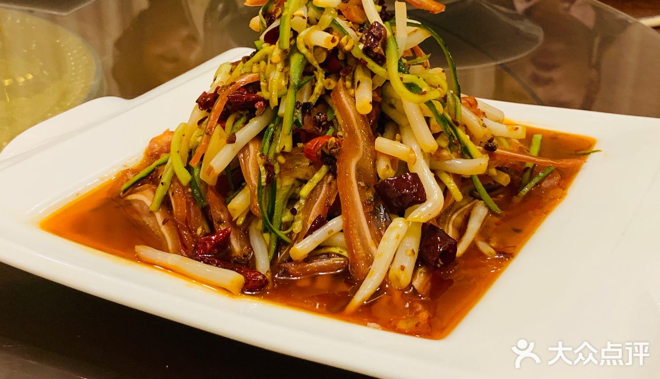 猪耳朵，牛头肉，凉粉，都不错，西湖牛肉羹，肚丝汤