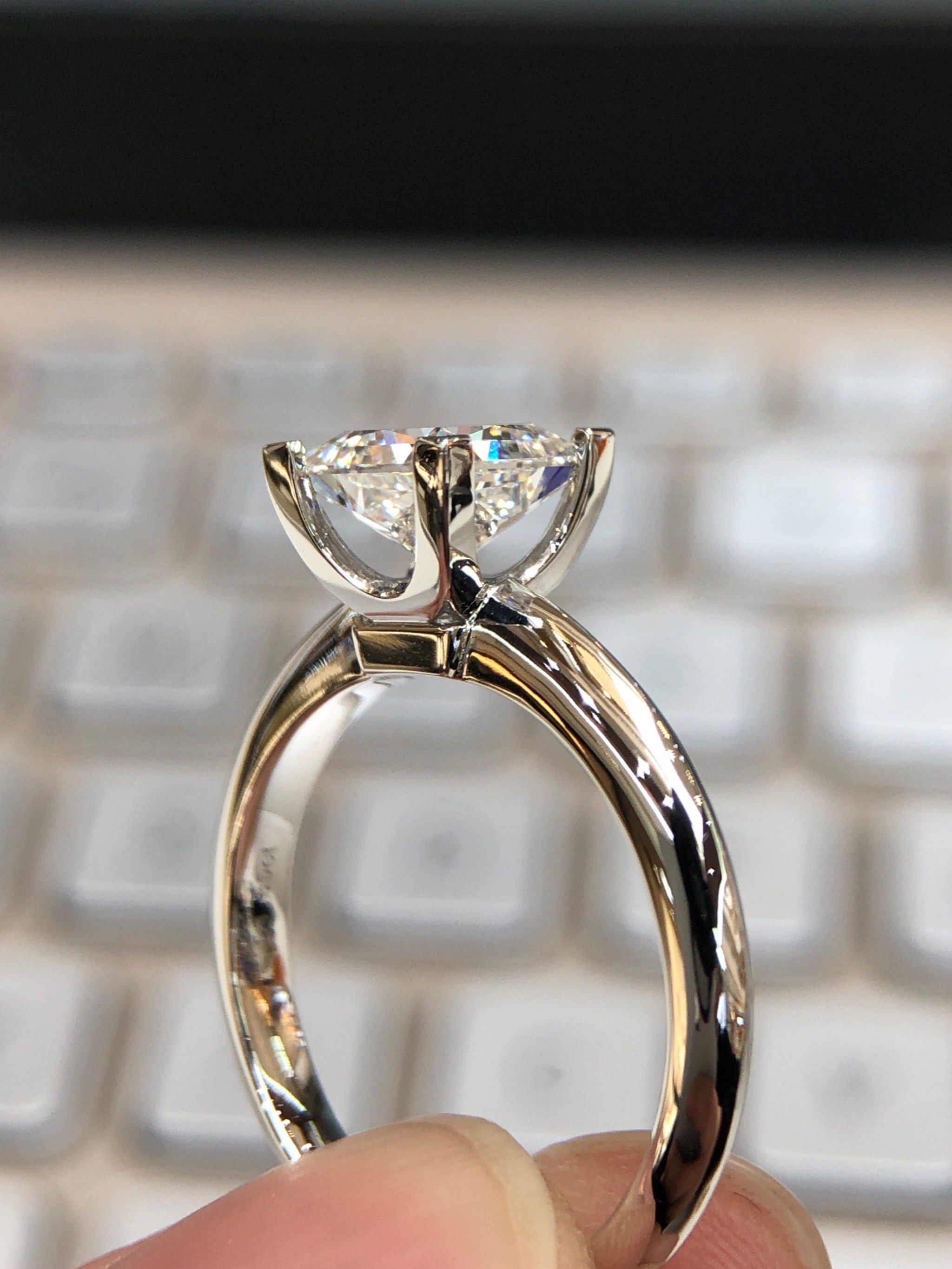 请公主👸佩戴上这枚公主方钻戒💍 气场全开