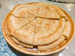 馕坑芝麻馕-巴扎美食·新疆菜·西域歌舞表演餐厅(新疆大厦店)