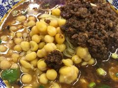 -渝之汇牛肉豌杂面