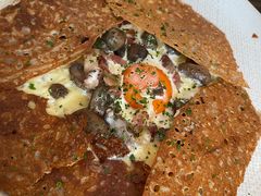 鸡蛋蘑菇熏肉荞麦可丽饼-RAC BAR(安福路店)