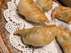 窝贴菜肉煎饺-彩蝶谷美食廊·粤式经典南番顺·铁板烧烤泰风味(广州长隆酒店)