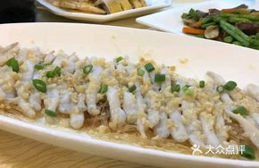 Steamed Sandfish with Garlic