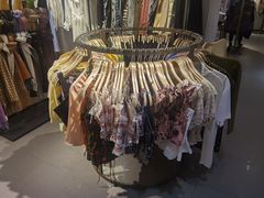 -URBAN REVIVO(北京斯普瑞斯奥特莱斯店)