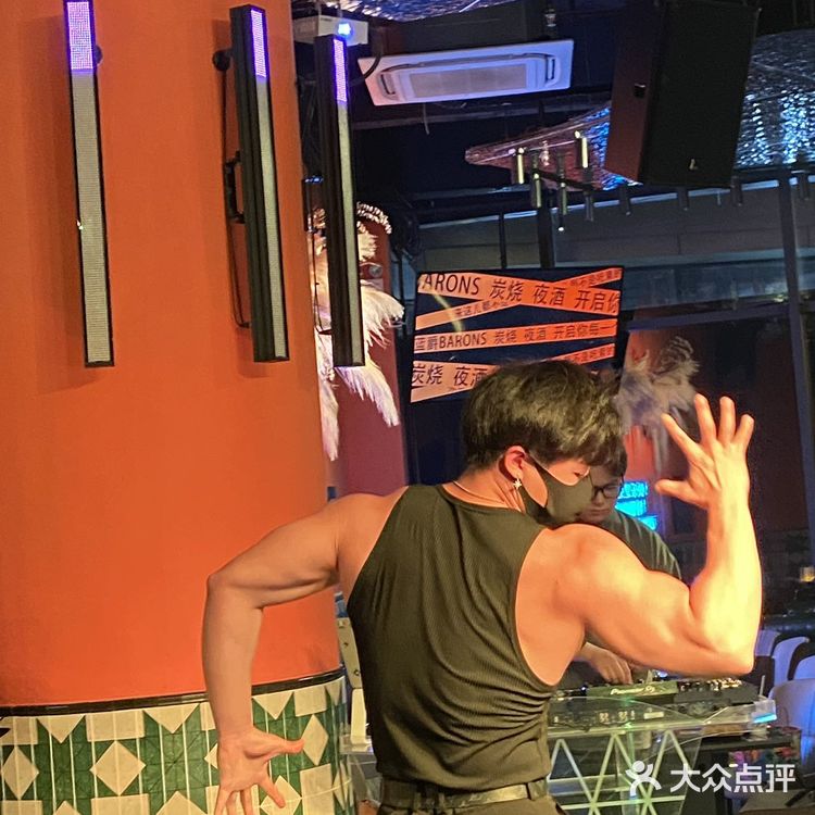 正装主题之夜,今天的快乐全是他给的💕