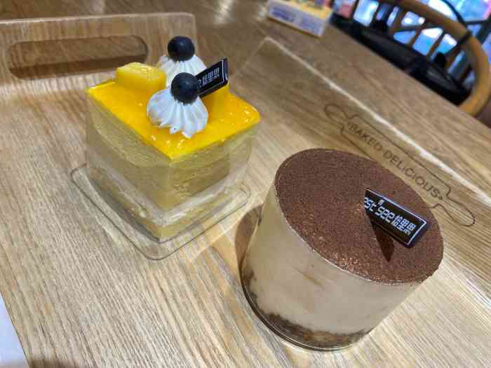 焙里思(万达金街店)-"[薄荷]环境:环境舒适安逸,坐在楼上吃蛋.