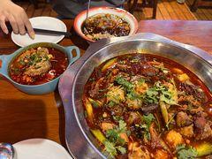 -爆炸头阿姨小四川正宗川味小吃(无任何分店)