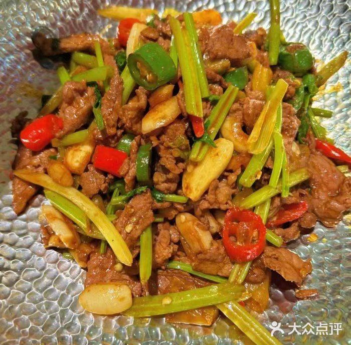 位置在天虹3楼，很地道一家西北菜，装修风格也很好
