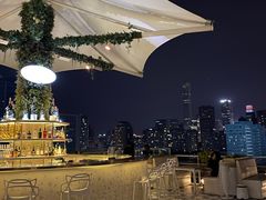 -The ROOF (通盈中心店)