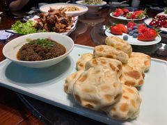 鲅鱼酱配石头饼-聚缘堂·海鲜私房菜(松岭路店)