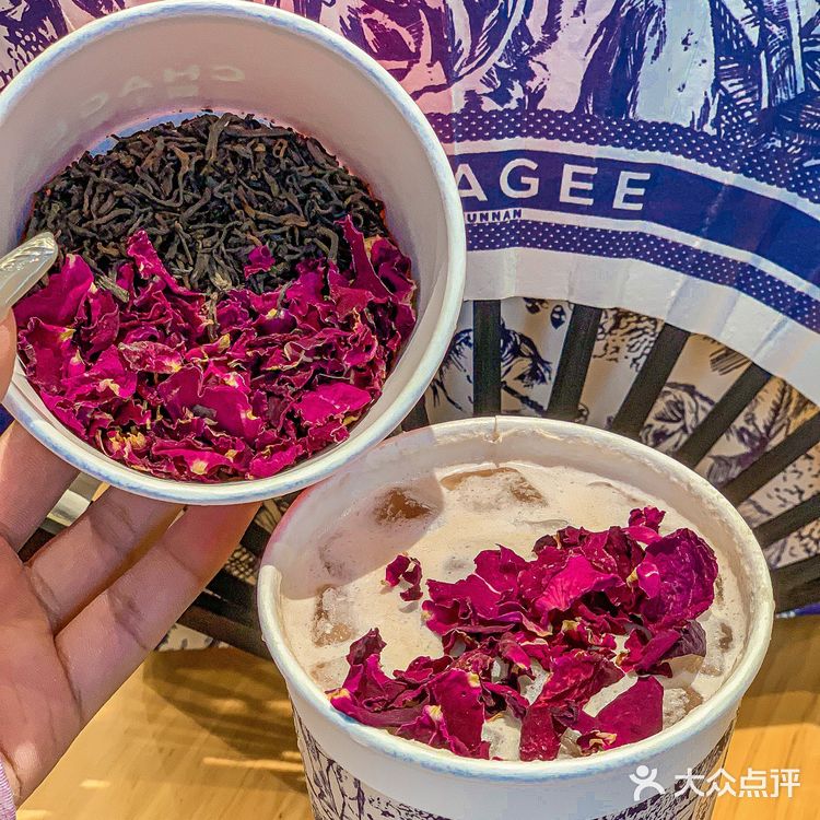 一花一叶 一口云南☁霸王茶姬新品好绝！