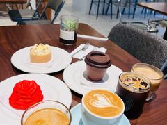 -Fridi Patisserie Cafe