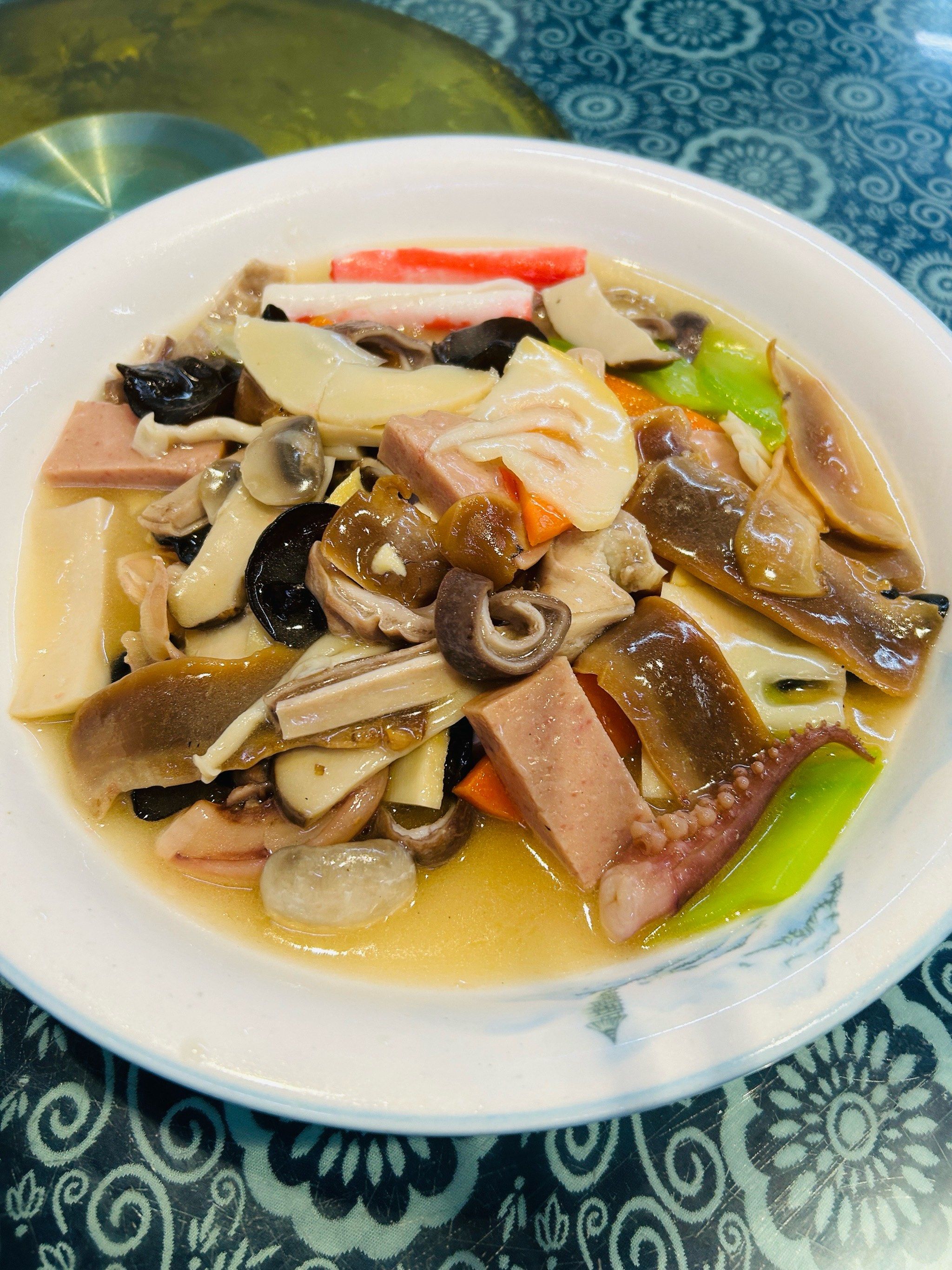 没有产生足够的乳酸菌,泡椒的酸辣味不明显,烩三鲜则是大量的鸡精和