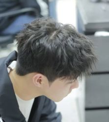 -iu潮牌·SALON