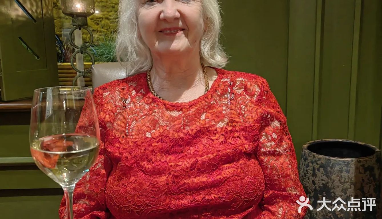 携母亲来我工作许多年的老餐厅用餐。心怀感激