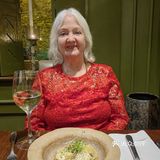 携母亲来我工作许多年的老餐厅用餐。心怀感激