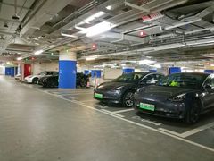 -兴业太古汇·停车场