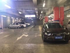 -荟聚西红门购物中心-停车场