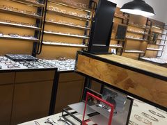 -罗伯特眼镜·蔡司官方授权(罗湖国贸店)