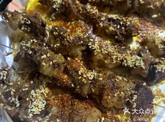 串成串，撒盐，孜然粉，辣椒粉，孜然粒，烤箱200度