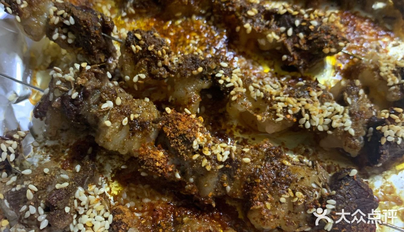 串成串，撒盐，孜然粉，辣椒粉，孜然粒，烤箱200度