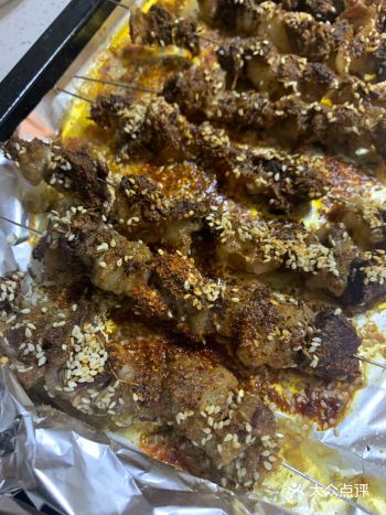 串成串，撒盐，孜然粉，辣椒粉，孜然粒，烤箱200度