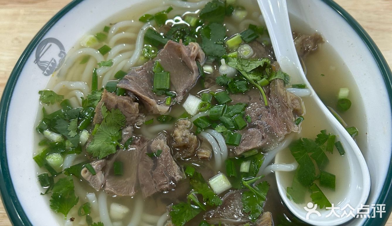 这碗粉的牛肉分量，确实出乎意料地多！