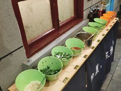 自助调料区-超越炭火牛蛙火锅鸡(河东店)