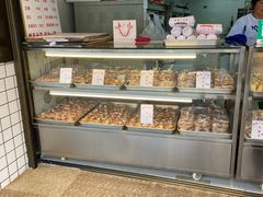 面包甜点陈列柜-轴承厂月饼(贵州市小河顺茂糕点店)