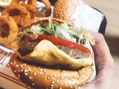 -The Habit Burger Grill 哈比特汉堡(复兴soho店)