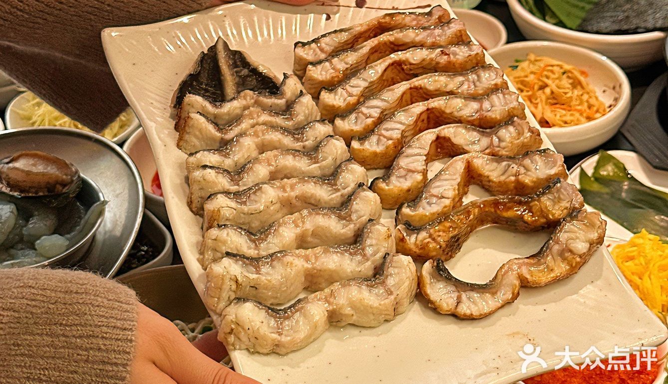 又是长见识的一顿！！现点现🔪的烤活鳗...