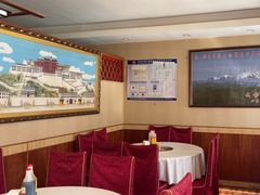 -绿色墨脱石锅城