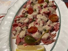 生牛肉薄片配吞拿鱼酱-Primo·丽莫意大利窑烤披萨