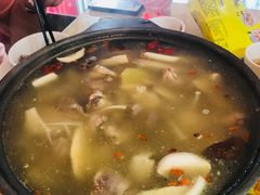 -芳村榕树头叹佬鸡煲(体育西店)