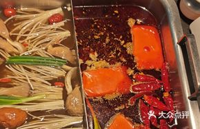 Sichuan Spicy Tomato Double-Flavor Hot Pot