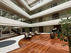 -上海滴水湖皇冠假日酒店