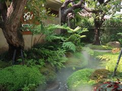 -Chom Cafe and Restaurant