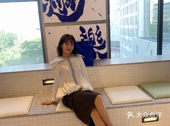 你看到的就是家理发店郑州首家浴室风 可以喝酒的理发店