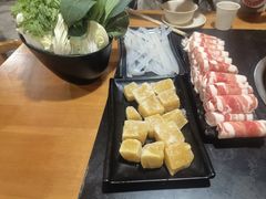 -果松木炭酸菜铜火锅·外婆参鸡汤