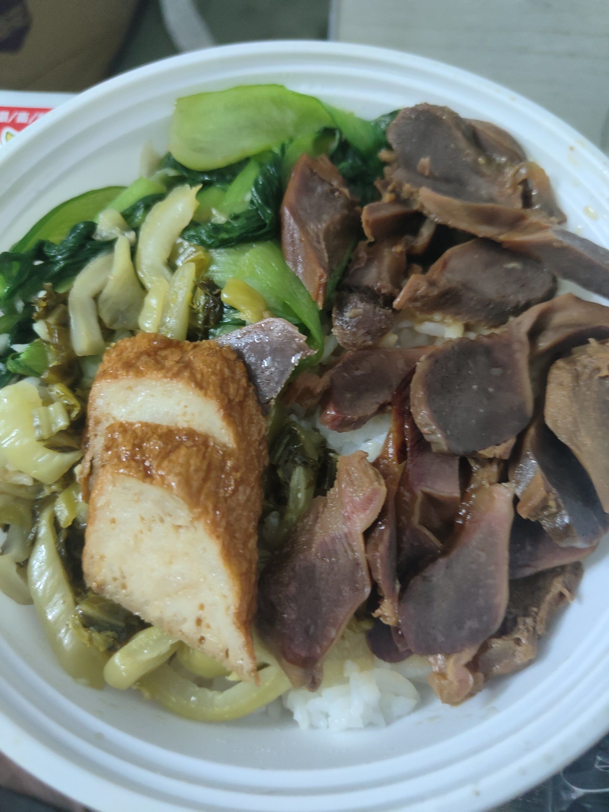 天天领红包鸭肾饭配上潮汕肉卷和大鸡腿,非常不错,好好吃的