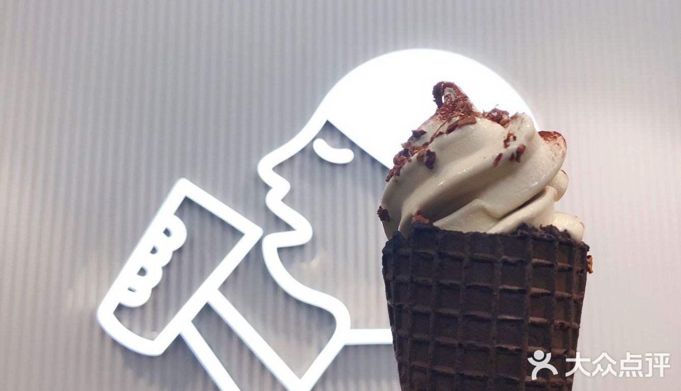 第一次发现 晚上9点的喜茶和奈雪的茶人好少啊……