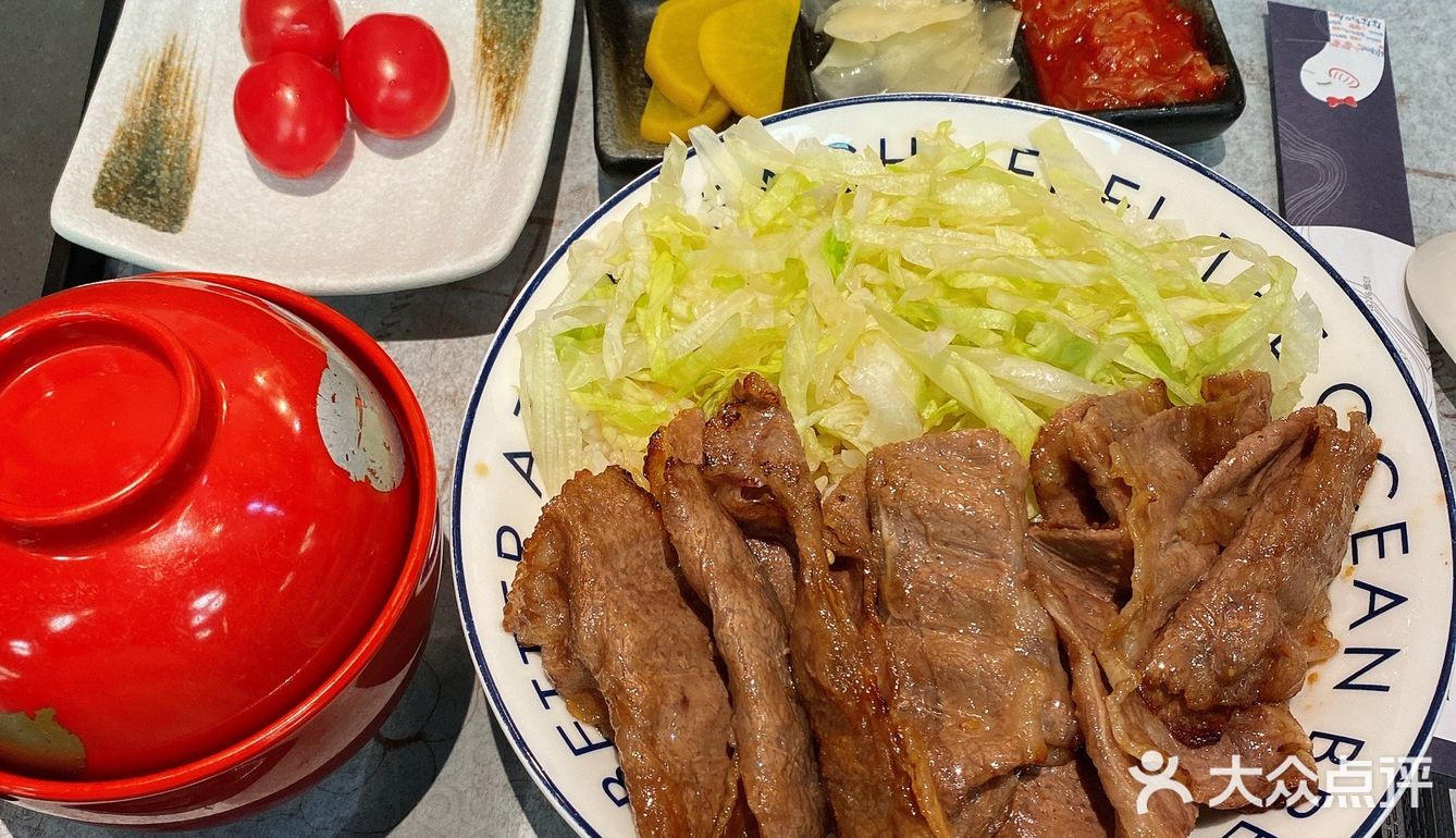没想到专卖鳗鱼饭的店，连烤肉饭都这么美味[调皮]