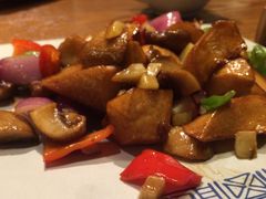 -云海肴·汽锅鸡·云南菜(天山百盛优客店)