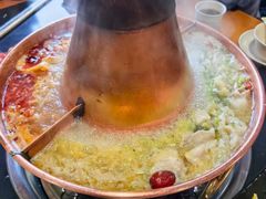 -果松木炭酸菜铜火锅·外婆参鸡汤